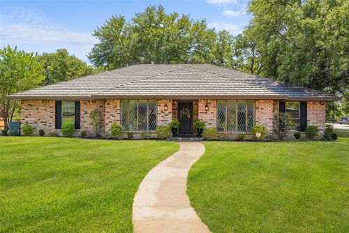 2323 Brookside Dr, Arlington, TX, 76012-4139 | Card Image