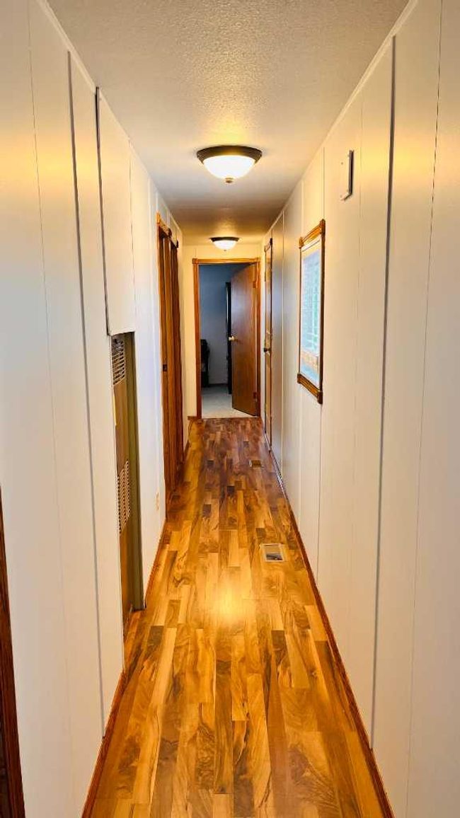 207 4th Street W, House other with 3 bedrooms, 2 bathrooms and 2 parking in Bow Island AB | Image 9