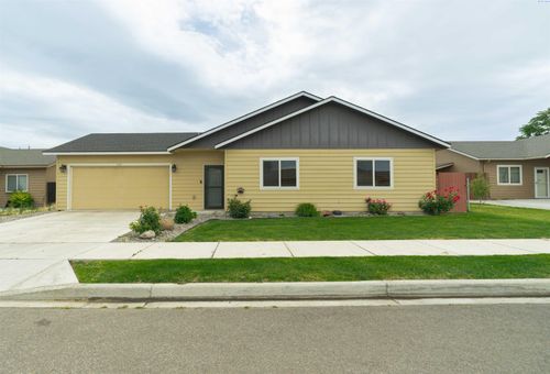 588 N Harrison Place, Kennewick, WA, 99336 | Card Image