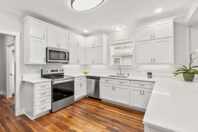 522 S Walnut Ave, House other with 2 bedrooms, 2 bathrooms and null parking in Luling TX | Image 12