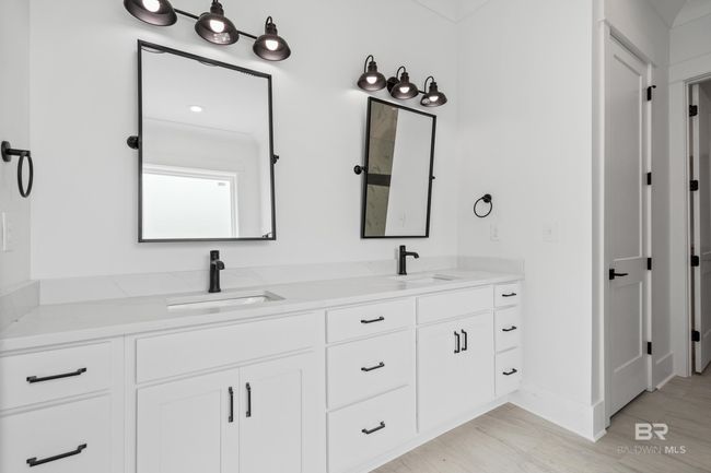 Bathroom | Image 18