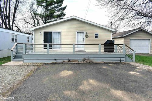 6558 River St, Caseville, MI, 48725-9538 | Card Image