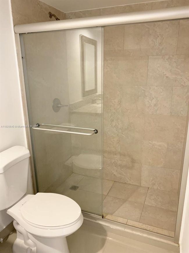 APT-805 - 19390 Collins Ave, Condo with 1 bedrooms, 2 bathrooms and null parking in Sunny Isles Beach FL | Image 12