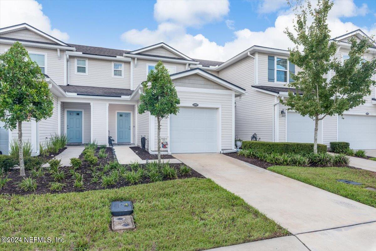 Molina Dr, Jacksonville, FL 32256