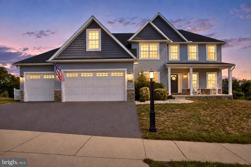 401 Delanie Dr, GREENCASTLE, PA, 17225-8790 | Card Image