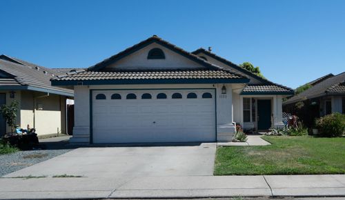 1089 La Mesa St, Escalon, CA, 95320-1681 | Card Image