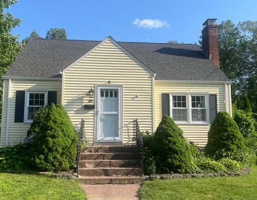 89 Lockwood St, Manchester, CT, 06042-2950 | Card Image