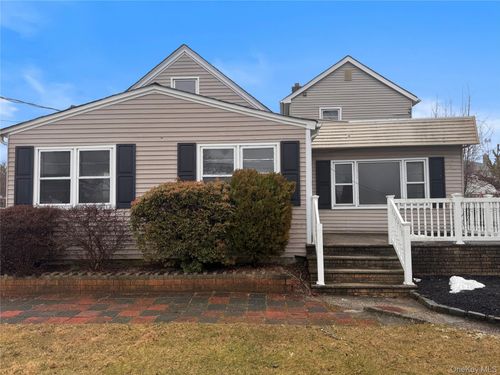 93 Vermont Ave, West Babylon, NY, 11704-2826 | Card Image