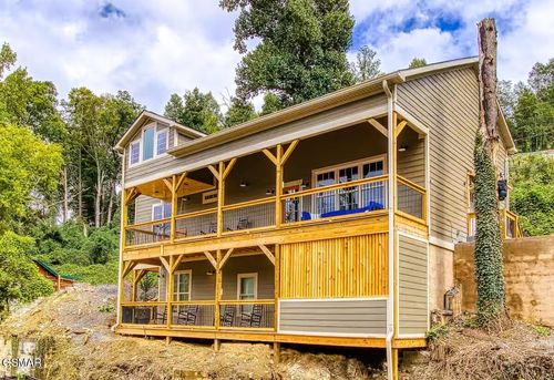 260 Circle Dr, Gatlinburg, TN, 37738-3416 | Card Image
