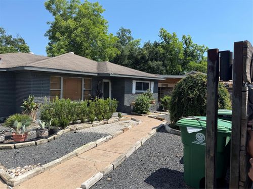 6811 Saint Augustine St, Houston, TX, 77021-4836 | Card Image