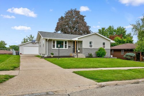 2712 Richmond Ave, Des Moines, IA, 50317-8733 | Card Image
