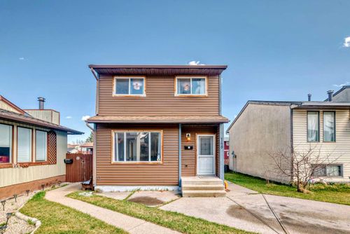 148 Pinemill Mews Ne, Calgary, AB, T1Y4R6 | Card Image