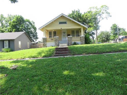 201 E Ottawa St, Paola, KS, 66071-1935 | Card Image