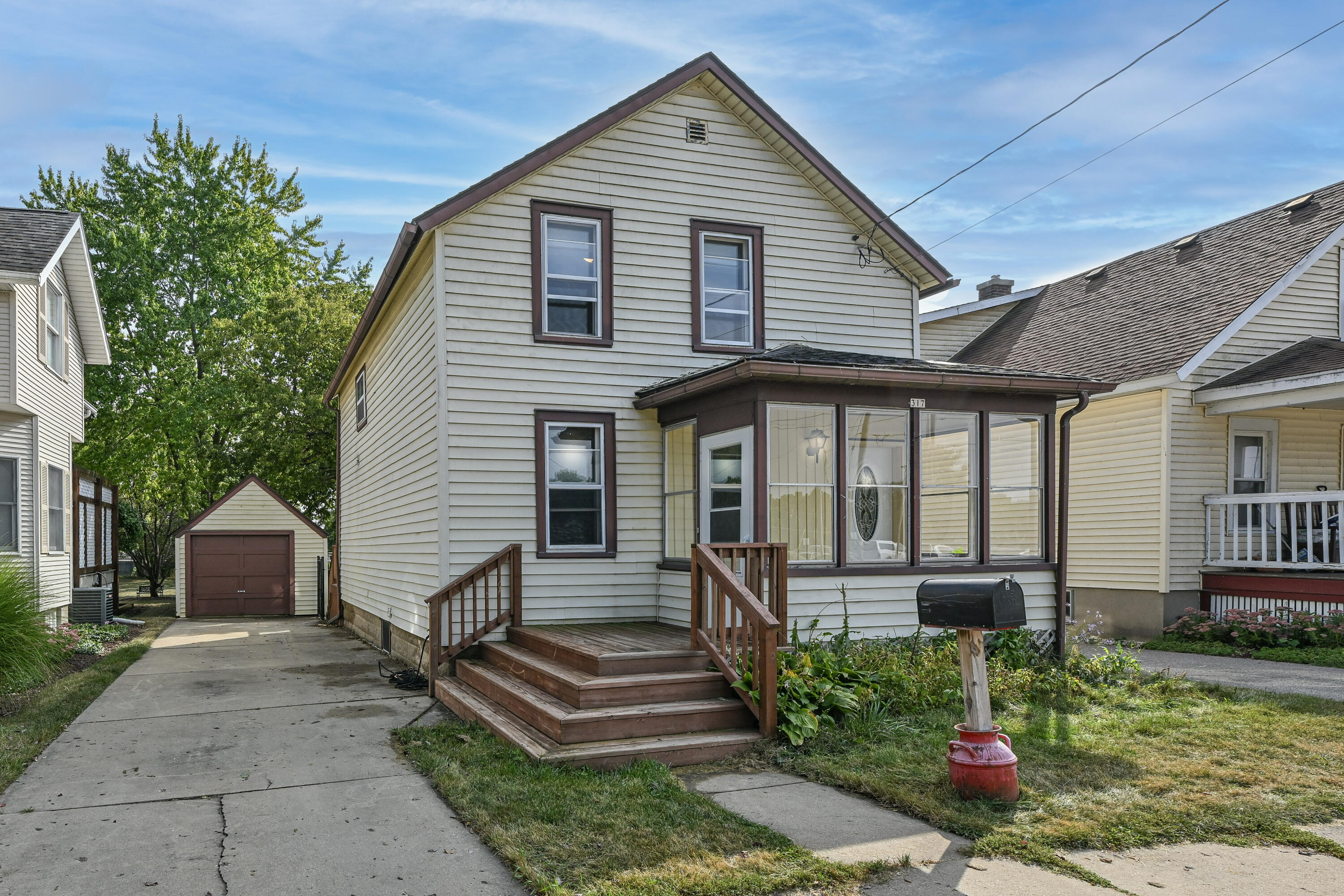 Fox St, Burlington, WI 53105