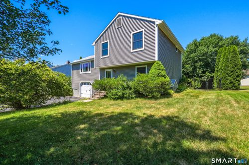82 Lake Garda Dr, Unionville, CT, 06085-1516 | Card Image