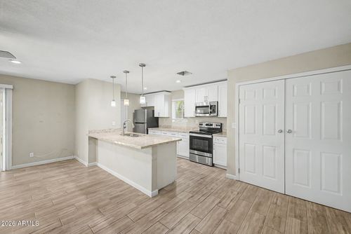 950 E Lilac Dr, Tempe, AZ, 85288-1623 | Card Image