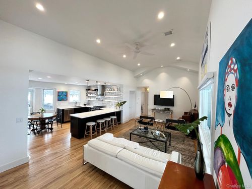 5845 Bridge Ln, Cutchogue, NY, 11935-1117 | Card Image
