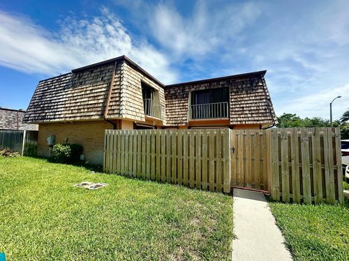 82 Lake Arbor Dr, Palm Springs, FL, 33461-2150 | Card Image