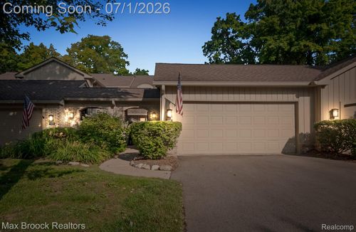 1125 Meadowglen Ct, Bloomfield Hills, MI, 48304-1532 | Card Image