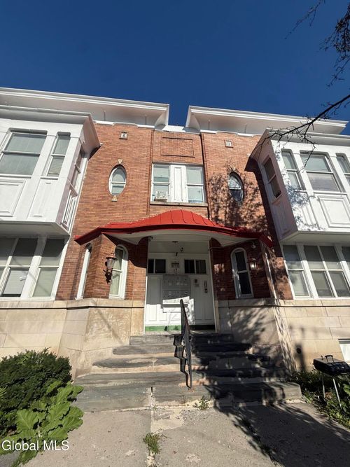 8-28 Robin St, Albany, NY, 12206-2918 | Card Image