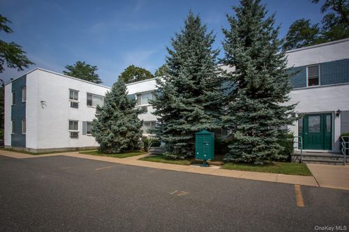 c1-40 Broadway, Amityville, NY, 11701-2723 | Card Image