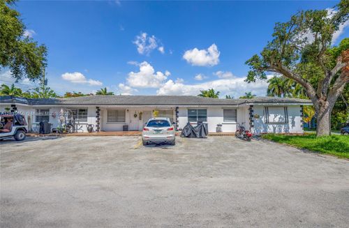 213 Se Park St, Dania Beach, FL, 33004-3711 | Card Image