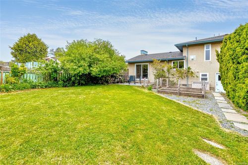 3931 Ansell Rd, Saanich, BC, V8P4W1 | Card Image