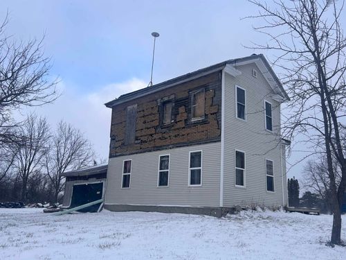 1220 E Bridge St, Lyons, MI, 48851-9625 | Card Image