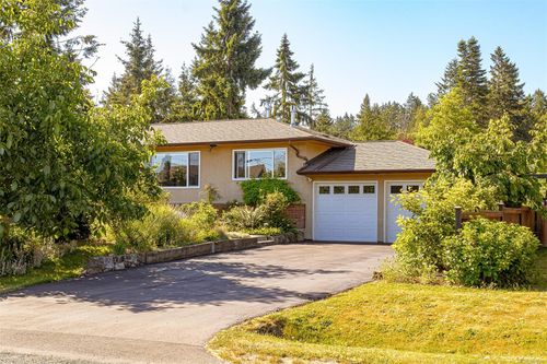 1961 Hovey Rd, Central Saanich, BC, V8M1V8 | Card Image
