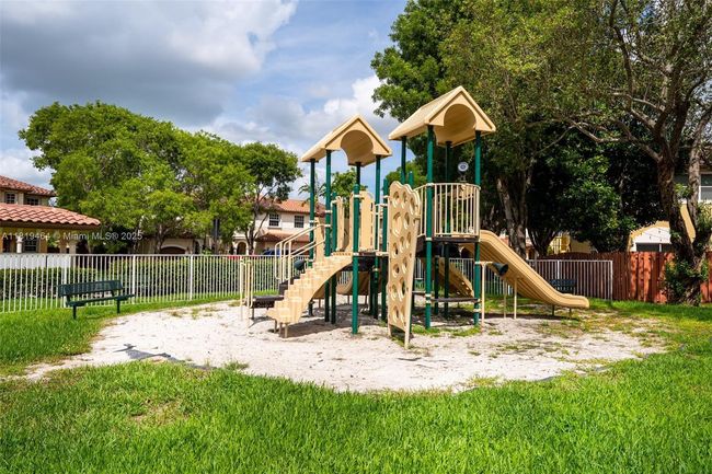 5000 Sw 136 Th Ave, Townhouse with 3 bedrooms, 3 bathrooms and null parking in Miramar FL | Image 21