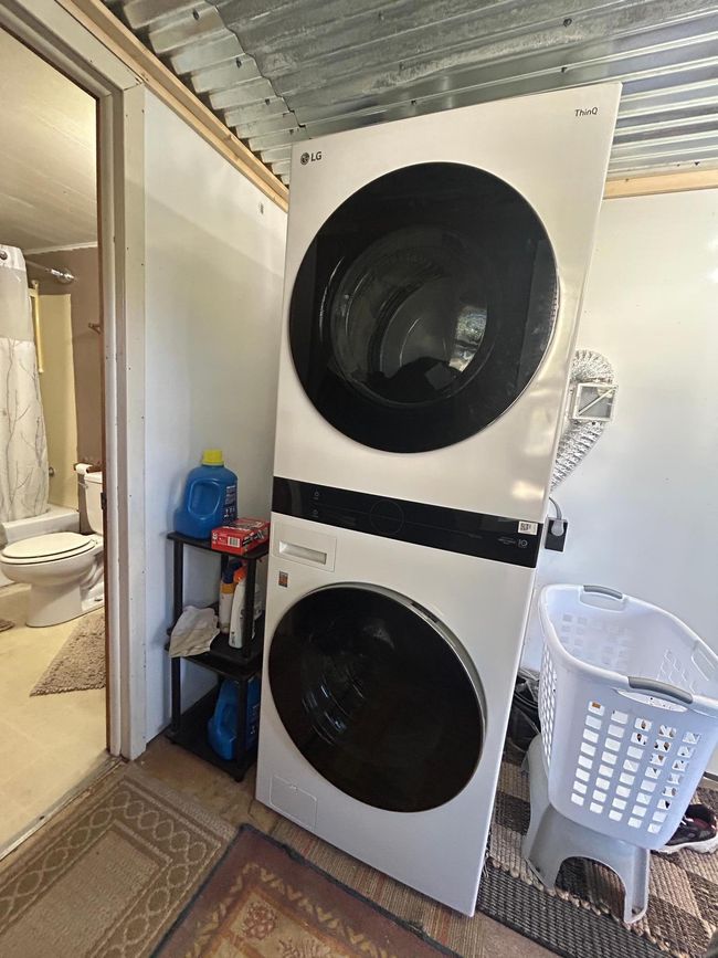 Laundry Room/ Foyer | Image 19