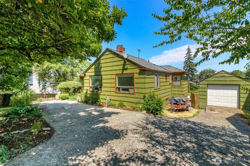 10082 Des Moines Memorial Dr S, Seattle, WA, 98168-1624 | Card Image