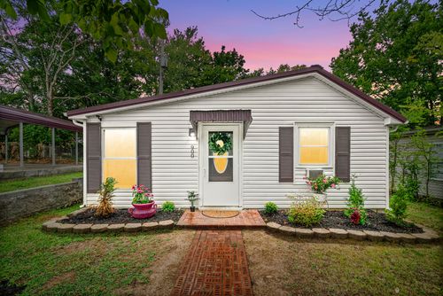 900 Oak Ln, Clarksville, TN, 37040-4152 | Card Image