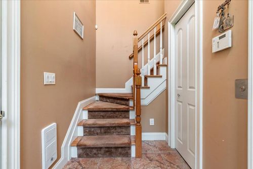 481 Pacing Way, Westbury, NY, 11590-6703 | Card Image