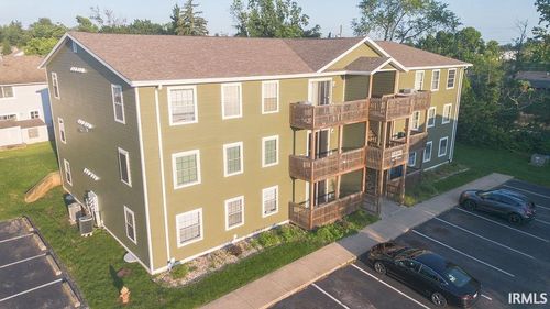 3230 E John Hinkle Pl, Bloomington, IN, 47408-2632 | Card Image