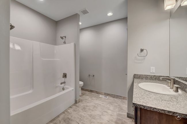 Guest Bathroom | Image 29