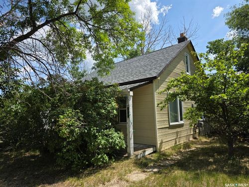 137 3rd St W, Ponteix, SK, S0N0E1 | Card Image