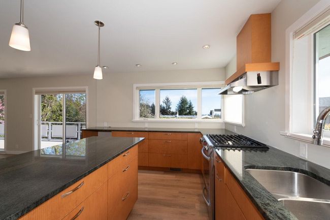 455 Hermosa Avenue, House other with 4 bedrooms, 3 bathrooms and 3 parking in North Vancouver BC | Image 14