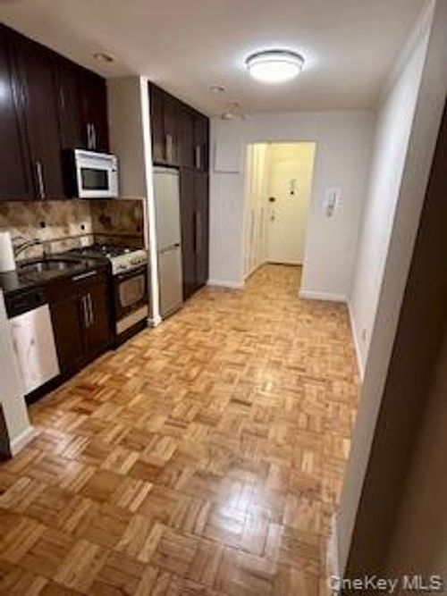 2l-1420 York Ave, New York, NY, 10021-3149 | Card Image