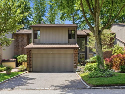 227 Hamlet Drive, Oyster Bay, NY, 11753 | Card Image