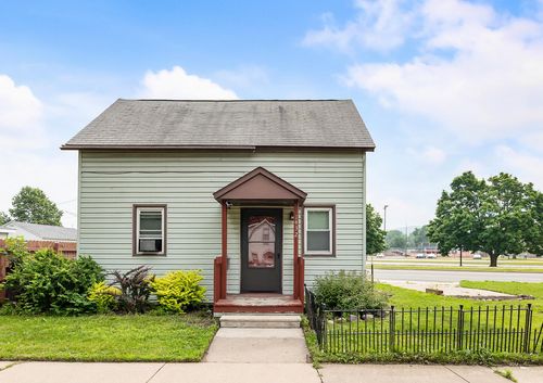 1432 Loomis St, La Crosse, WI, 54603-2440 | Card Image