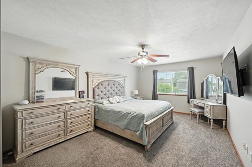 6011 Windhaven Dr, Lincoln, NE, 68512-2116 | Card Image