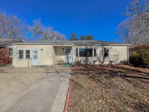 210 Stanley Dr, Arkansas City, KS, 67005-1226 | Card Image