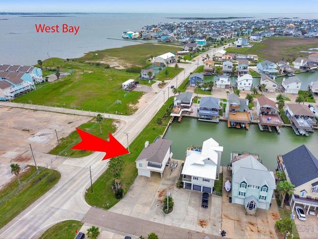 301 Commander Dr, House other with 3 bedrooms, 2 bathrooms and 1 parking in Tiki Island TX | Image 27