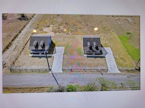 577 County Road 422, Stockdale, TX, 78160-7140 | Card Image