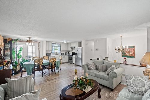 8619 Eaglewind Dr, Charlotte, NC, 28212-1506 | Card Image