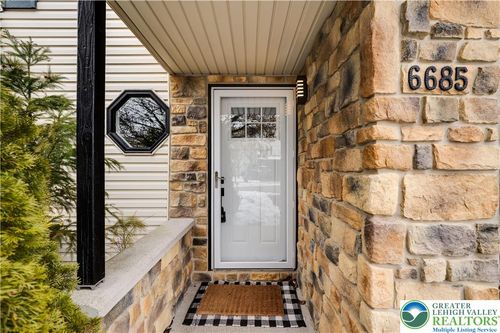 6685 Jefferson Ct, New Tripoli, PA, 18066-3654 | Card Image