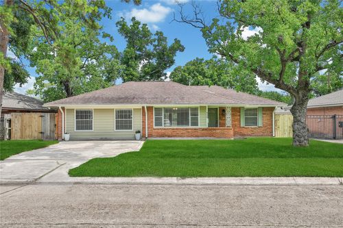 4938 Saxon Dr, Houston, TX, 77092-5538 | Card Image