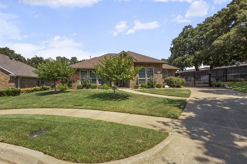 1801 Paddington Ct, Arlington, TX, 76017-7925 | Card Image