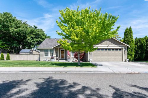 5718 W 15th Ave, Kennewick, WA, 99338-2301 | Card Image